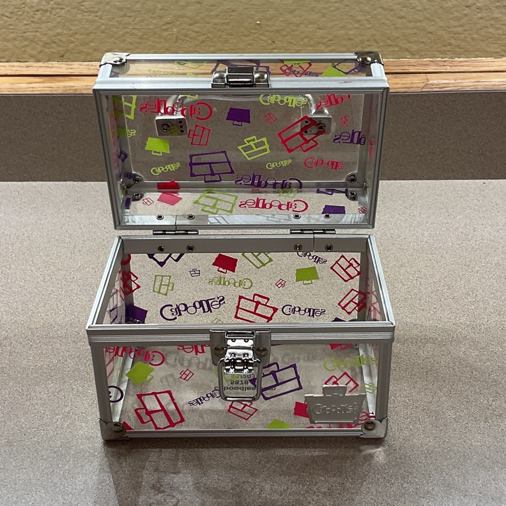 Caboodles - Picture 6 of 6
